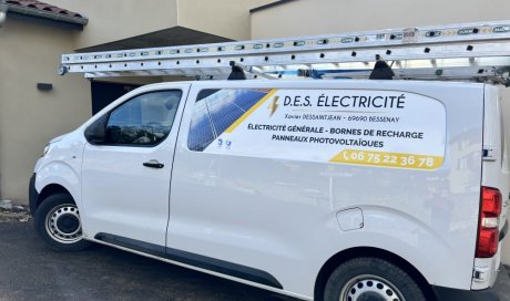 Nouveau look pour l'entreprise DES ELECTRICITE, electricité générale, pose de panneaux solaires photovoltaïques et bornes de recharge 